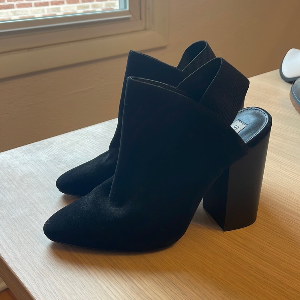 SOLD Black Steve Madden heel. Sling back style